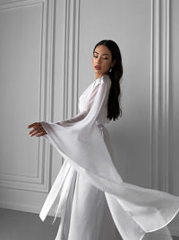Charm and elegance intertwine in our Long Silky Robe with chiffon kimono sleeves—a bridal essential for weddings and bridesmaids alike. Okiya Studio