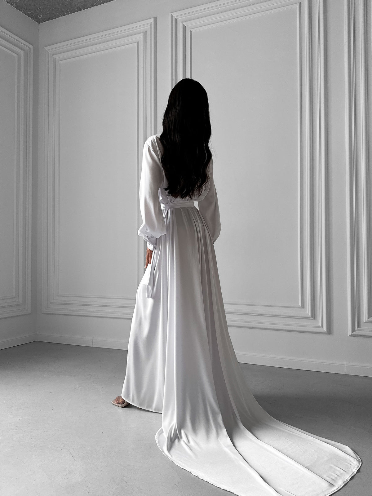 Okiya Studio. Step into your bridal morning with grace and glamour in our Extra Long Robe. The tie waist, open front, and long sleeves with button cuffs ensure a perfect balance of comfort and bridal allure.