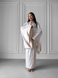 Capture the essence of bridal elegance with our Wedding Silk Robes. Ideal for the bridal morning, these robes offer sophistication and comfort for brides and bridesmaids.